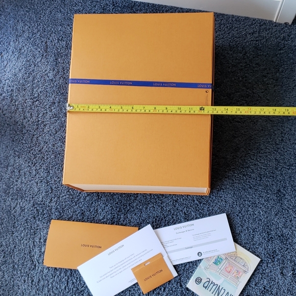 Louis Vuitton Gift Box and LV Ribbon - Picture 4 of 7